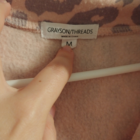 Pink and grey leopard cropped pullover - Picture 2 of 2